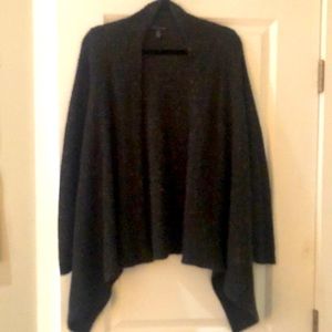 ❤️3/$25❤️American Eagle cardigan in olive green with multi colored speckles.